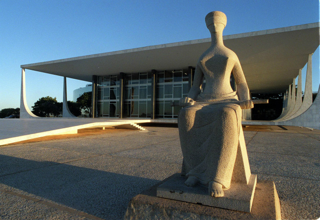 STF adia julgamento da nomeação de Lula como ministro-chefe da Casa Civil O Supremo Tribunal Federal decidiu, por maioria, a adiar o julgamento da nomeação do ex-presidente como ministro-chefe da Casa Civil (Foto: Divulgação)