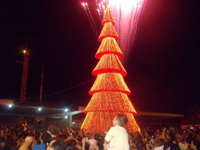 Árvore de natal montada no ano de 2009
Foto: Divulgação/Rádio Difusora