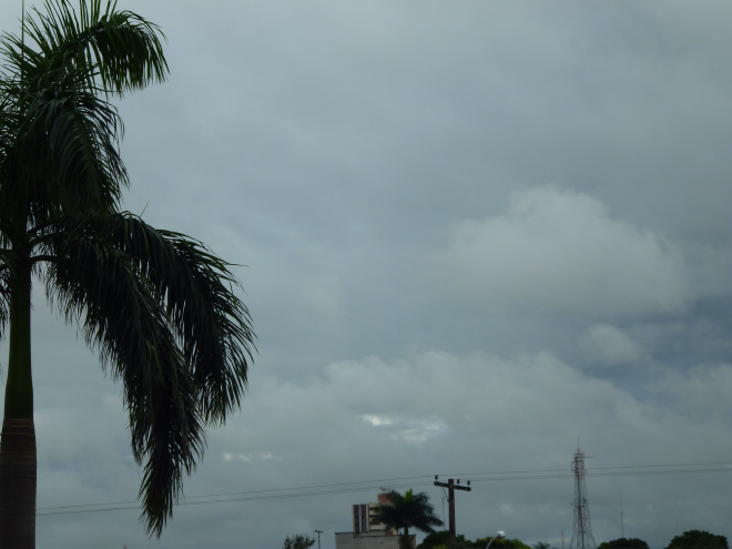 Tempo fechado em Três Lagoas na manhã desta quarta-feira (18)
Foto: Sidnei Ramos