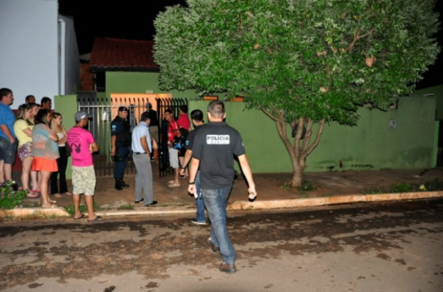 Homem é assassinado a facadas Após a morte da vítima, o suspeito empreendeu fuga, sendo visto, minutos depois, na região do Bairro Vila Operária. (Foto: Assessoria de Comunicação)