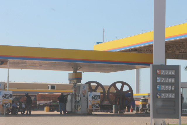 Preço da gasolina em Três Lagoas não condiz com a média do Estado Ao menos 12 postos de combustíveis de Três Lagoas foram contatados pelo Perfil News. (Foto: Lucas Gustavo).