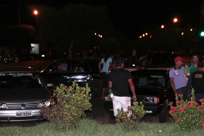 Polícia Militar joga firme contra baderneiros Muitos veículos foram parados na Blitz
Foto: Perfil News