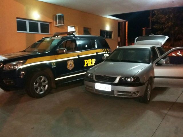 Em consulta aos sistemas, foi constatado que o automóvel havia sido furtado algumas horas antes no município de Água Clara. (Foto: Assessoria)