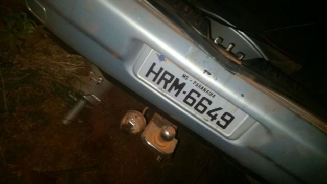 Os dois veículos de passeio envolvidos, tinham placas de Paranaíba. (Foto: PMRE/MS)