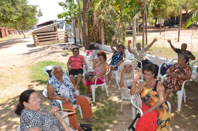 Melhor Idade ganha dia de lazer no Balneário Municipal em comemoração ao Dia do Idoso A ação contou com 294 idosos referenciados nos Serviços de Convivência e Fortalecimento de Vínculos. (FOTO: SECOM TRÊS LAGOAS).