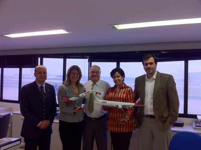 Márcia Moura apresenta projeto do aeroporto para empresas aéreas Prefeita Márcia Moura e o secretário de Desenvolvimento, Marco Garcia junto com representantes da Tam
Foto: Assessoria