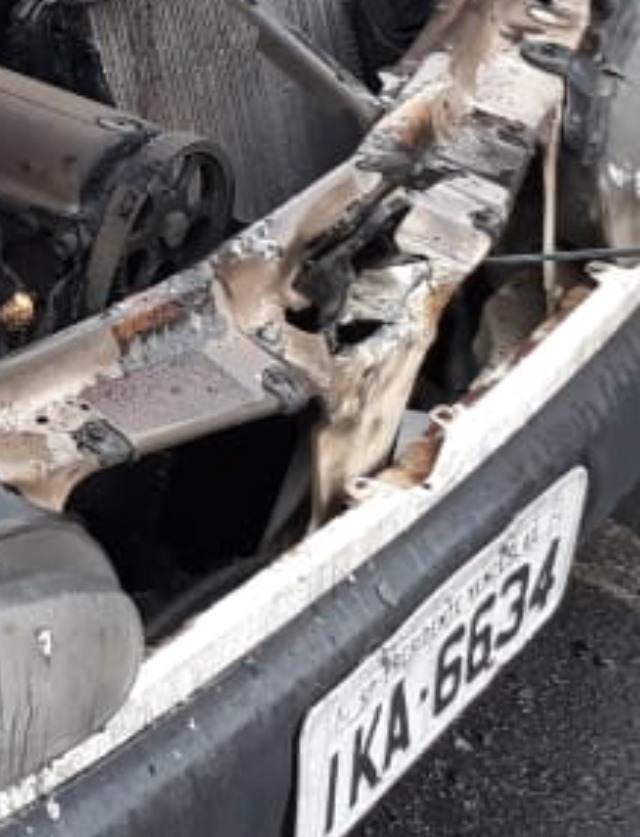 Veículo pega fogo no centro de Três Lagoas Imagem disponibilizada pelo Corpo de Bombeiros.