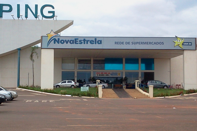 Fachada da mais nova unidade da rede Nova Estrela no Oeste Plaza Shopping em Andradina, que será inaugurada nessa terça-feira, 15 com o show do Grupo Tradição (Foto: Ricardo Ojeda) 