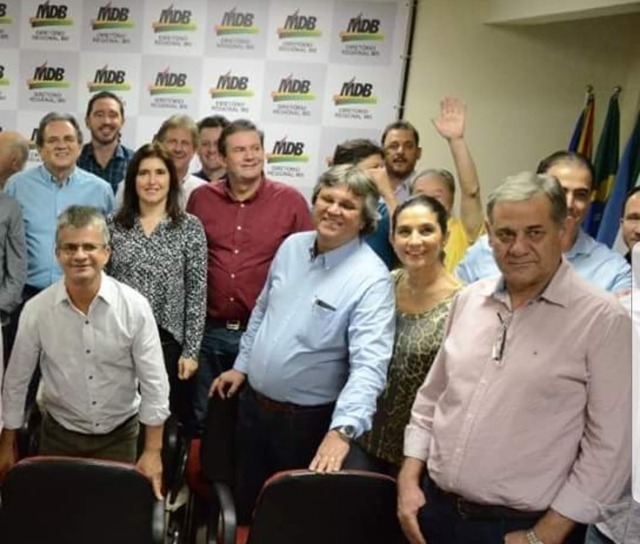 Harfouche retira candidatura ao governo e será vice de Simone Tebet A senadora Simone Tebet, o deputado estadual, Eduardo Rocha, senador Waldemir Moka e o prefeito de Brasilândia, Dr Antonio Thiago, junto com demais colegas se reuniram na tarde de sexta-feira para hipotecar apoio ao nome de Simone para a disputa majoritária do Estado (Foto: Divulgação)
