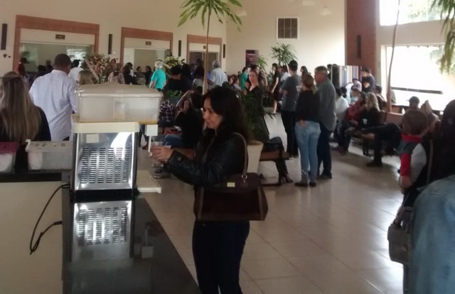 Amigos e fãs se despedem de Pele Negra Capela da Cardassi recebe os fãs, familiares e amigos do músico. Foto: Arquivo Pessoal