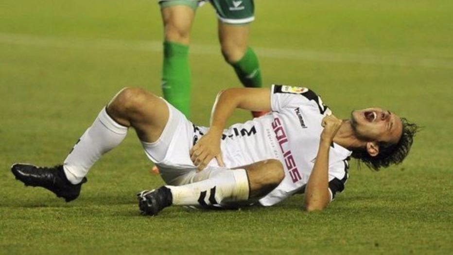 Argentino ficou se contorcendo de dor Foto: Reprodução/Twitter