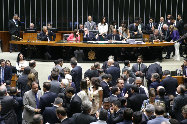 Deputados poderão analisar MP que autoriza seguradoras e organismos internacionais a oferecer o Seguro de Crédito à Exportação. (Foto: Ananda Borges/Câmara dos Deputados)