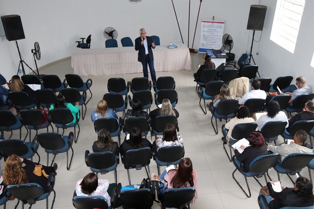 Gestores das Unidades de Ensino de Três Lagoas participam de palestra motivacional sobre "Liderança e Gestão de Pessoas" SEMEC apoia formação buscando trabalhar a qualidade na educação do Município (Foto/Assessoria)