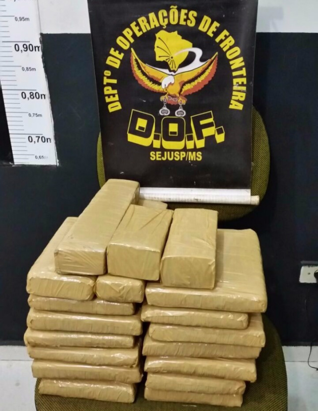 Matogrossense é preso com maconha que viria para Três Lagoas A droga estava em uma mala que era transportada pelo jovem. (Foto: Assessoria)