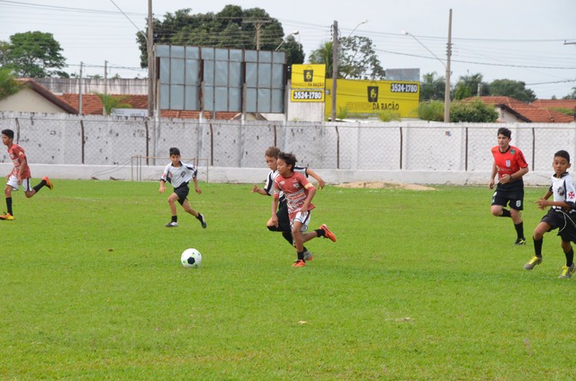 Campeonato da base começa com goleadas de CTAF e Recanto do Galo Um fato novo na competição é a presença de meninas nos times (Foto/Assessoria)