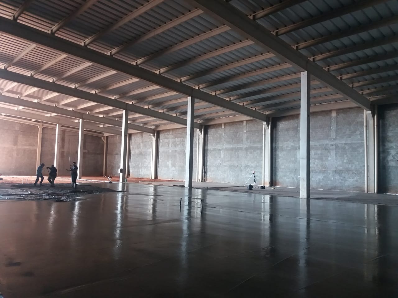 Shopping de Três Lagoas ganha contrapiso e sonho de moradores avança Pelo menos 10% do contrapiso está pronto. (Fotos: Lucas Gustavo/Perfil News).