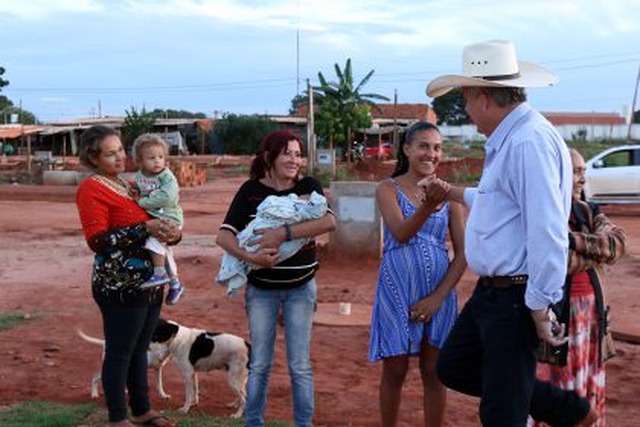 Prefeito de Três Lagoas anuncia ligação de água às famílias já residentes nos lotes do Jardim das Primaveras