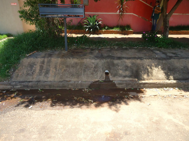 Meio Ambiente alerta população sobre os riscos do despejo de água servida em vias públicas (Foto: Assessoria).