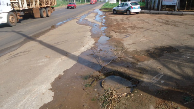 Meio Ambiente alerta população sobre os riscos do despejo de água servida em vias públicas (Foto: Assessoria).