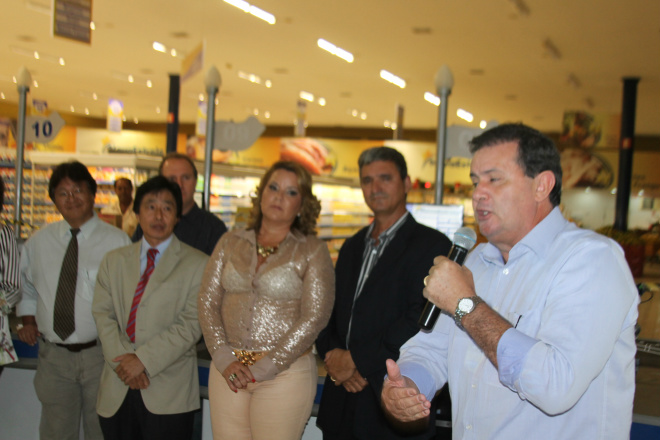 Com show e dois bois no rolete Nova Estrela inaugura 4ª loja em Andradina O deputado estadual Eduardo Rocha disse que foi o