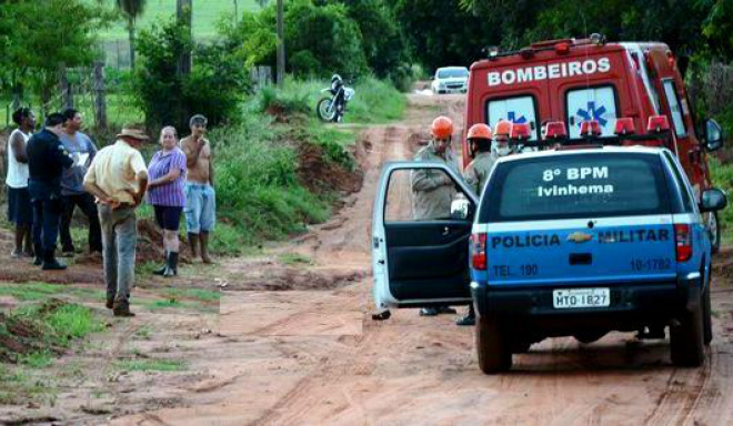 Homem assassinado com 5 tiros na zona rural de Ivinhema Homicídio ocorreu por volta das 18h30 (Foto: Ivi Notícias)