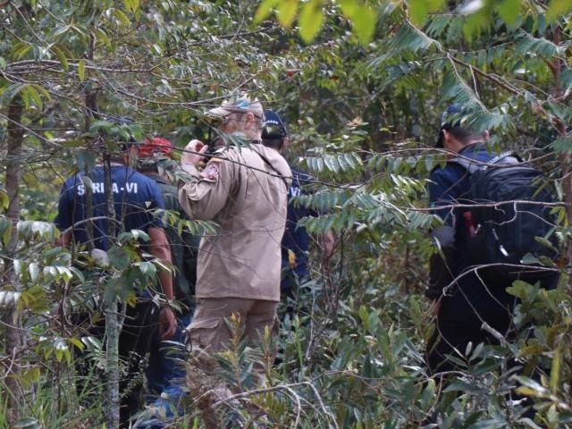 Médico morto em acidente aéreo não tinha habilitação para voar por instrumentos Local onde ocorreu acidente passa por perícia na manhã desta quinta-feira. (Foto: Henrique Kawaminami)