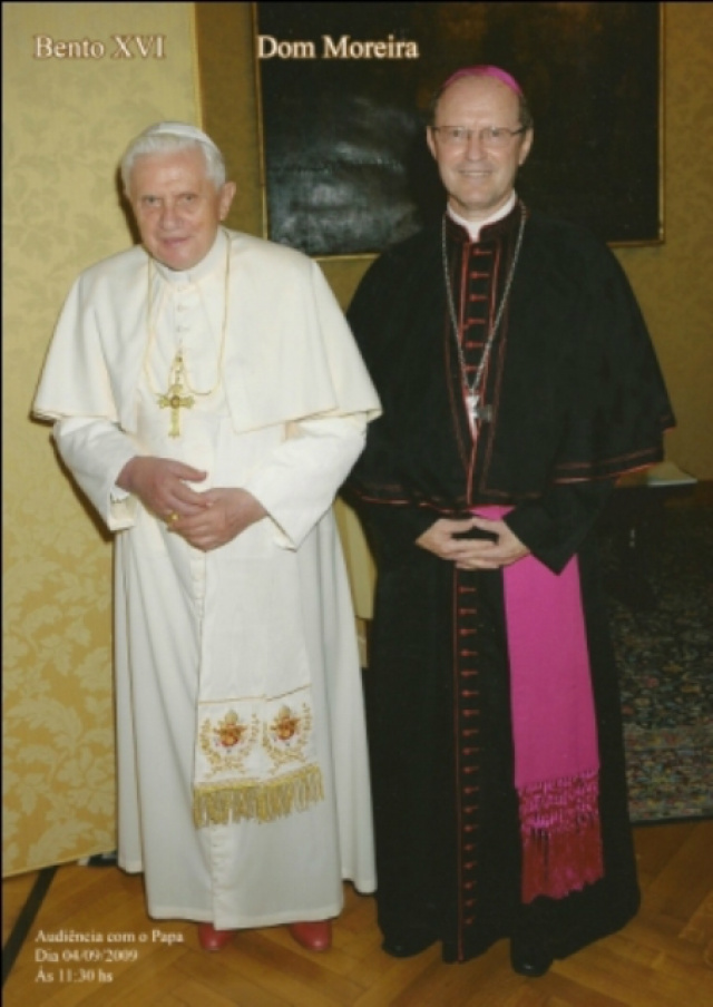 Paróquias da Diocese de Três Lagoas celebram missas em homenagem a Dom Moreira Dom Moreira e o Papa Emérito Bento VXI. (foto: Assessoria)