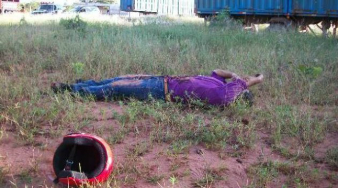 Mototaxista é morto a facada em Costa Rica O corpo de “Joel” apresentava uma perfuração do lado direito, na altura do coração, muito provavelmente feita por faca (Foto: Costaricaemfoco)