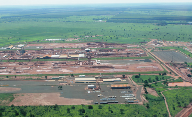 De acordo com informações, obra da fábrica de fertilizantes da Petrobras está com o cronograma atrasado, como mostra a foto tirada na tarde desta quinta-feira (Foto: Ricardo Ojeda)