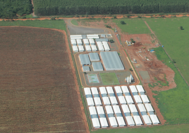 Alojamento na proximidades da obra, foi construído pelo consórcio, mas trabalhadores relutam ficar no local devido isolamento (Foto: Ricardo Ojeda) 