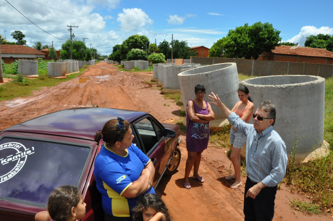 Secretário vistoria obras de drenagem no Parque São Carlos Os trabalhos tiveram início em dezembro e seguem até o fim de maio deste ano
Foto: Assessoria de Comunicação