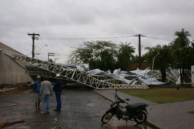 Em setembro do ano passado, ciclone extra tropical atingiu a cidade deixando um rastro de destruição e muitos prejuizos (Foto: Ricardo Ojeda) 
