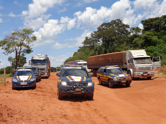 Um dos motoristas das carretas foi preso junto com outro que servia de 