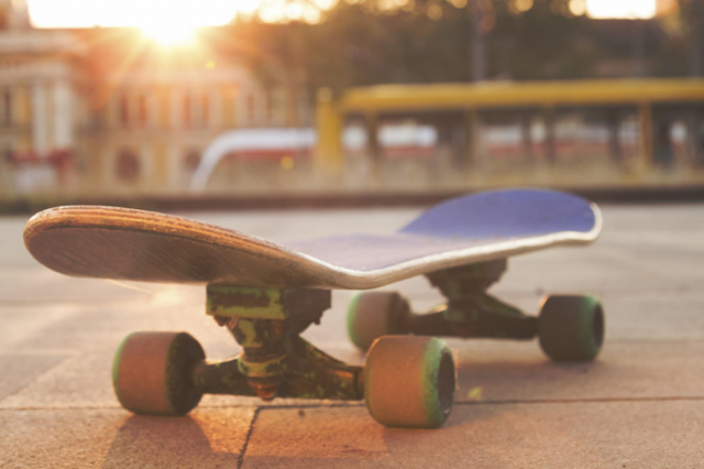 7 dicas para iniciantes no skate Cair e se machucar fazem parte do aprendizado e da prática. (Foto: Assessoria)