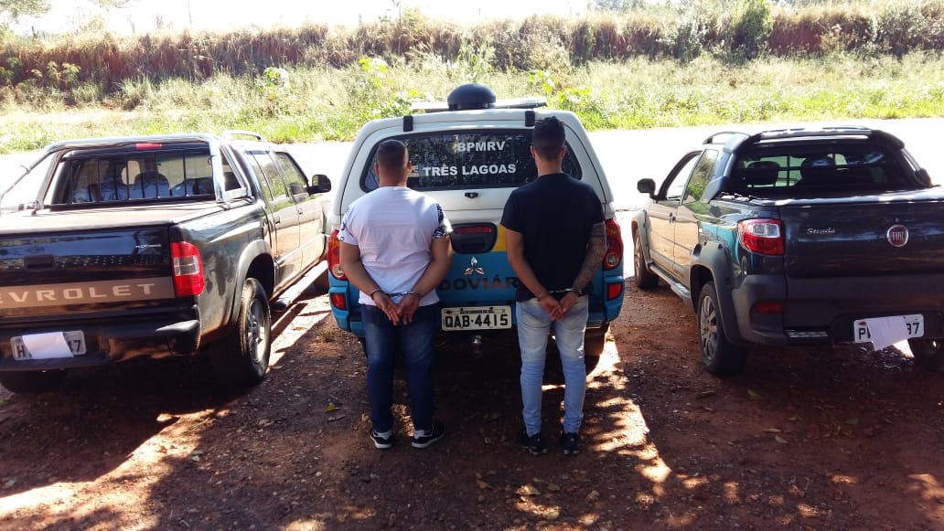 Homens são presos na MS-395 com veículos roubados que seriam entregues no Paraguai Homens foram presos na MS-395, entre Brasilândia e Bataguassu. Foto: Divulgação