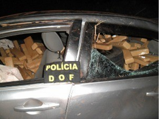 Veículo estava lotado de drogas (Foto: Divulgação/DOF)