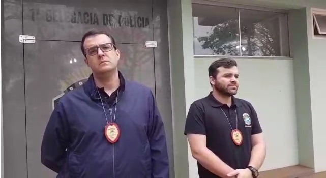 Delegados Roberto Guimarães e Gabriel Sales investigam o caso. (Foto: Reprodução/Perfil News). 