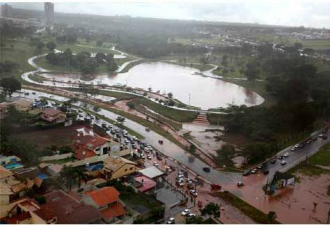 Chuva de 91 milímetros alaga bairros e Centro de Campo Grande Fortes e constantes chuva atingiram a capital de MS
Foto: Midia Max