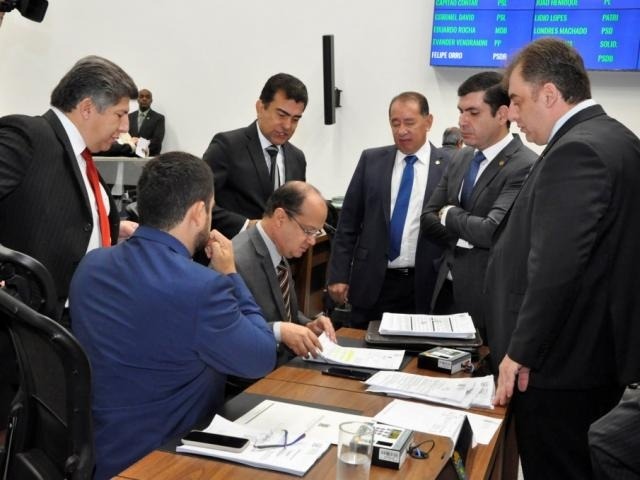 Falta de dados faz Assembleia barrar projetos que reduzem impostos em MS Deputados durante sessão na Assembleia Legislativa (Foto: Luciana Nassar/ALMS)