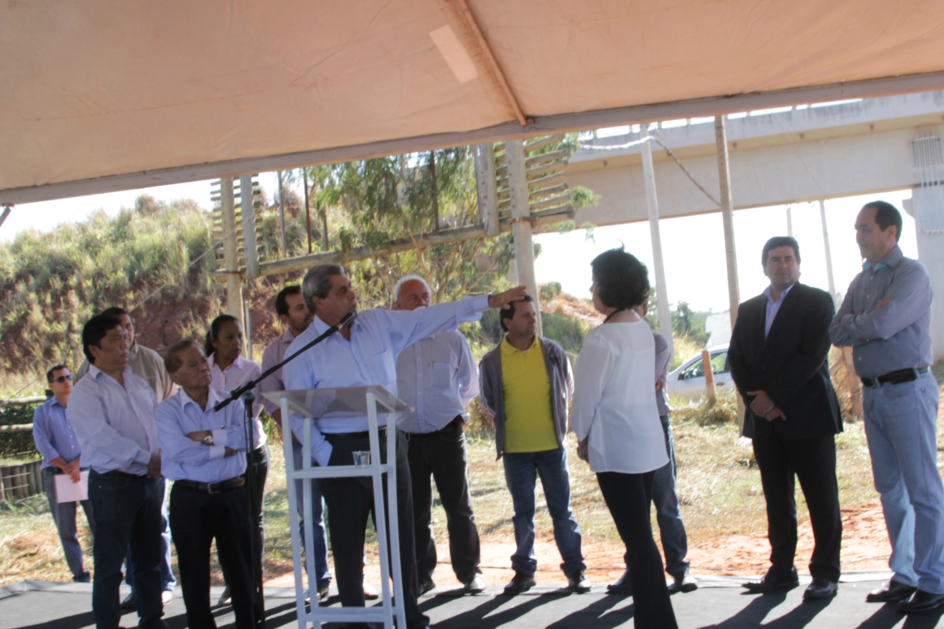 André determina reativação do contorno ferroviário e obras devem ser concluídas em seis meses Em seu pronunciamento, ao lado de Marcia Moura e Akira, entre outras autoridades, André destacou a importância da retomada das obras (Foto: Léo Lima)