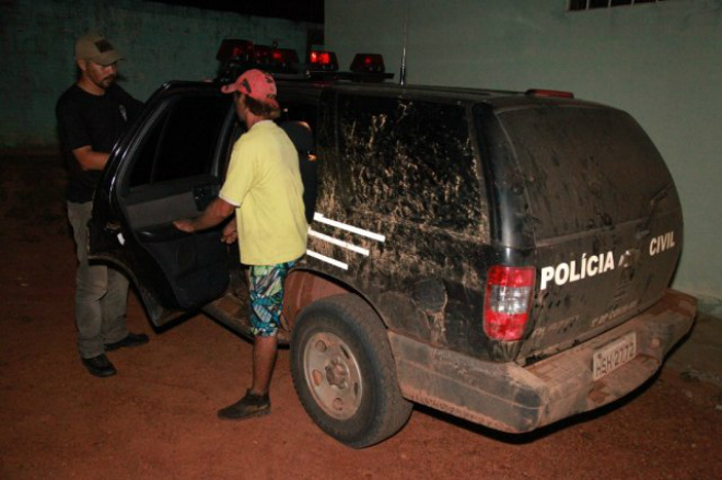 Trabalhador foi encontrado por equipes dos Bombeiros e da Polícia Civil (Foto: Edição de Notícias/PC de Souza)