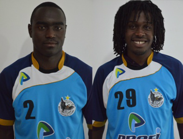 O zagueiro Cauê e o lateral direito Cisse são os dos jogadores que agora compõem o elenco da equipe no Campeonato de 2014 (Foto: Arthur Freire)
