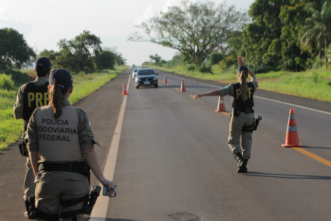Polícia Rodoviária Federal endurece fiscalização na BR 158, através da Operação Rodovida que resultou em prisões de motoristas que dirigiam embriagados (Foto: Ricardo Ojeda)