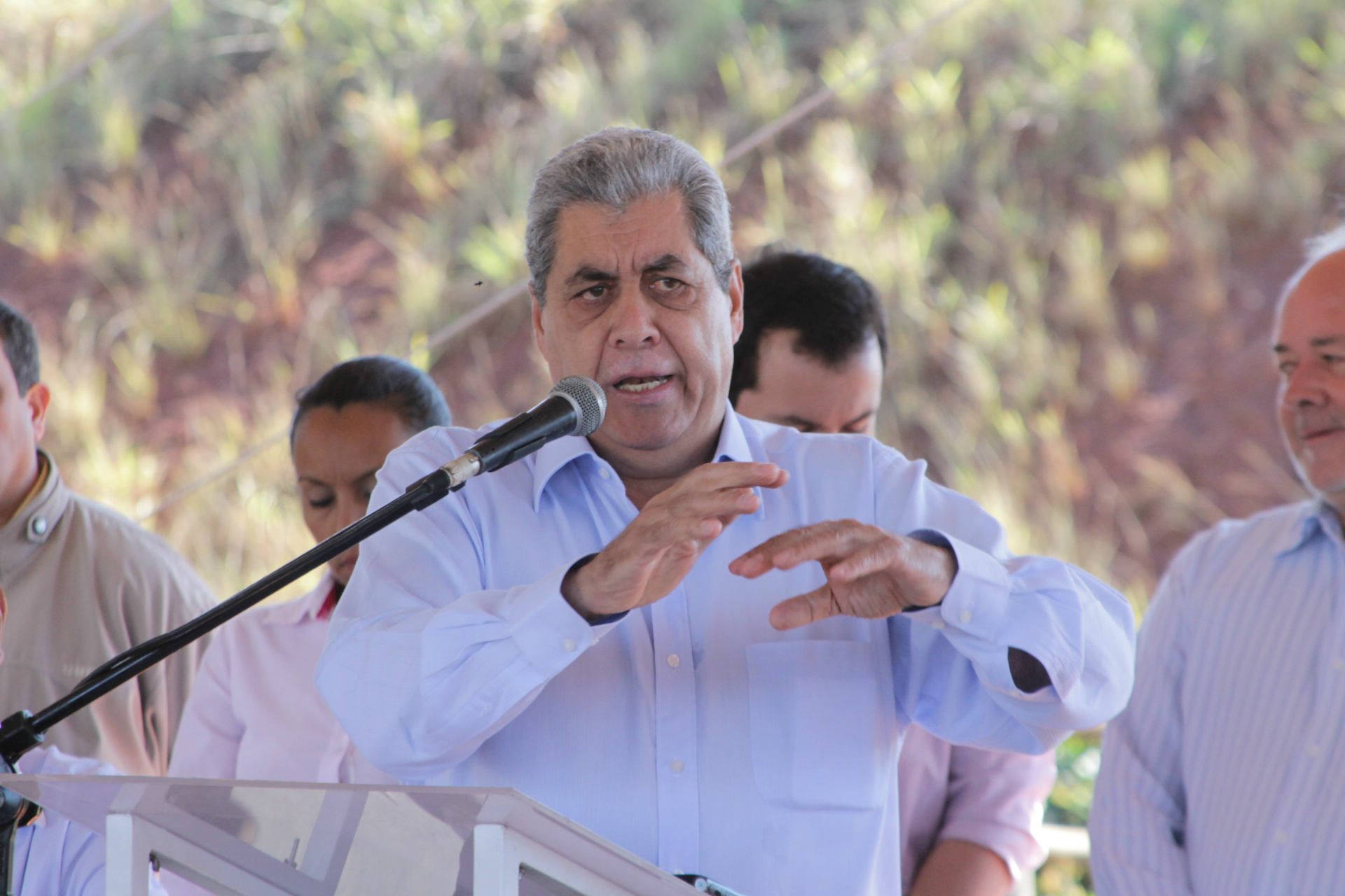 André afirmou que vai entregar as contas estaduais em dia, durante pronunciamento na manhã desta sexta-feira (Foto: Léo Lima)