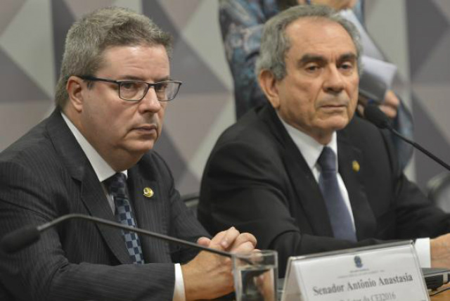 Relator da Comissão Especial do Impeachment no Senado Antonio Anastasia juntamente com o presidente da Comissão, Raimundo Lira. (Foto: Agência Brasil)
