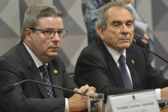 Comissão do Impeachment aprova nomes que farão defesa e acusação de Dilma Relator da Comissão Especial do Impeachment no Senado Antonio Anastasia juntamente com o presidente da Comissão, Raimundo Lira. (Foto: Agência Brasil)
