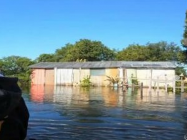 Comunidade da Barra de São Lourenço foi afetada pela cheia (Foto: Reprodução/TV Morena)
