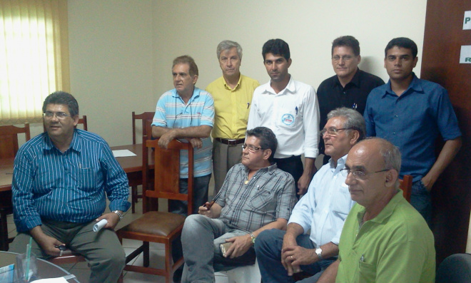 Representantes sindicais reunidos para chegar em um acordo
Foto: Ricardo Ojeda