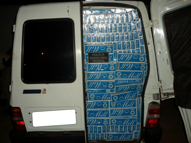 Seis mil pacotes de cigarros são apreendidos em quatro veículos em Três Lagoas 6 mil pacotes de cigarros foram apreendidos na BR 158 no KM 287.
Foto: PRF