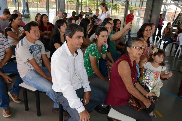 Presentes ao evento, pais e responsáveis pelos alunos formandos ouviram atentos as informações sobre o programa (Foto: divulgação)